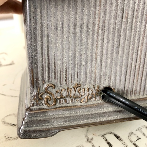 Scentsy Warmer, Jane, Full Size, Grey, Retired - Picture 13 of 16